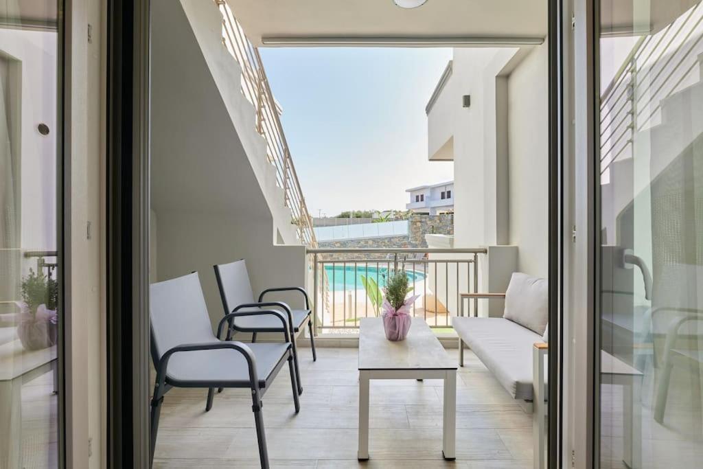 Ferienwohnung Comfy Apartmt Near Beach With Pool Dining Area Stavromenos Exterior foto